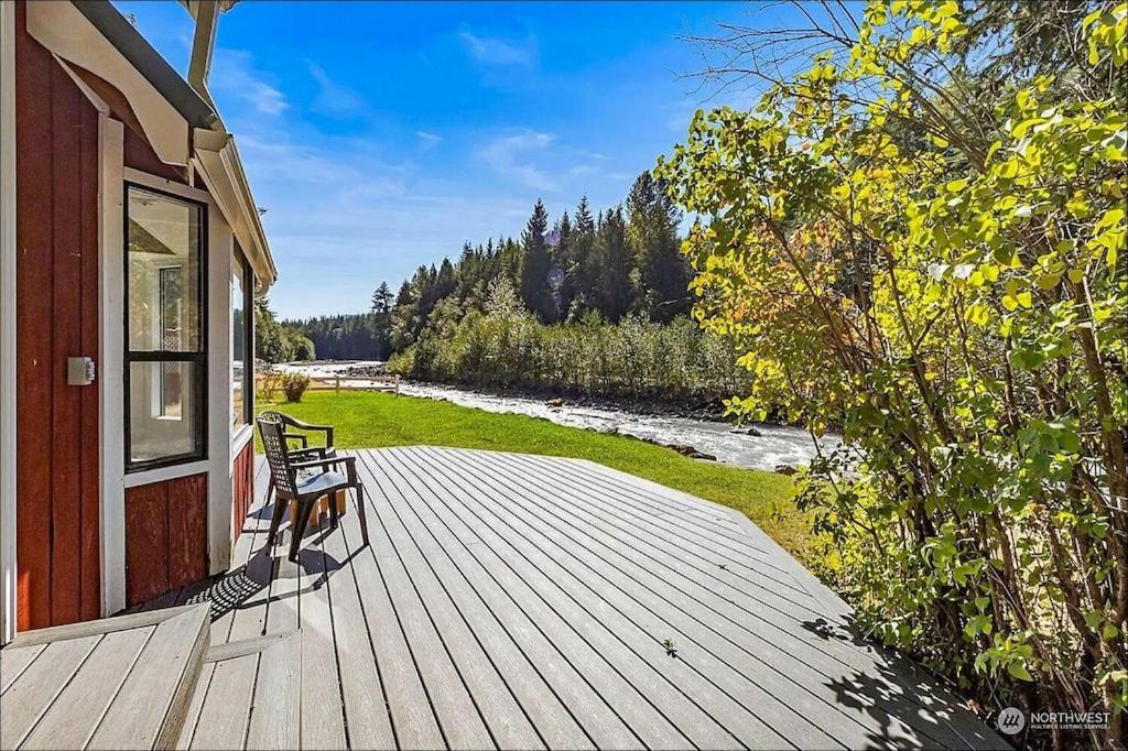 New: Steps From White River Near Mount Rainier National Park Greenwater Екстериор снимка