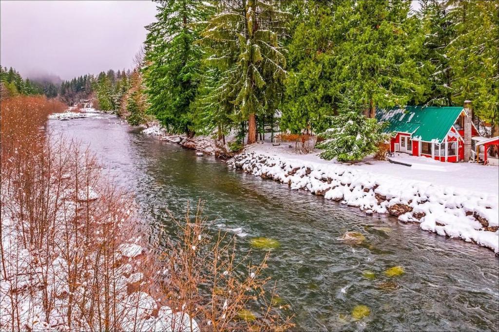 New: Steps From White River Near Mount Rainier National Park Greenwater Екстериор снимка