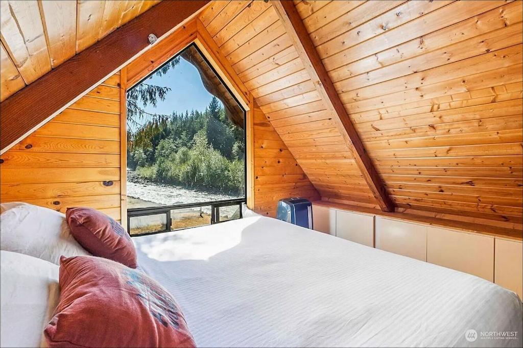 New: Steps From White River Near Mount Rainier National Park Greenwater Екстериор снимка