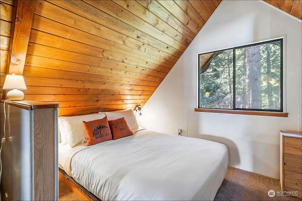 New: Steps From White River Near Mount Rainier National Park Greenwater Екстериор снимка