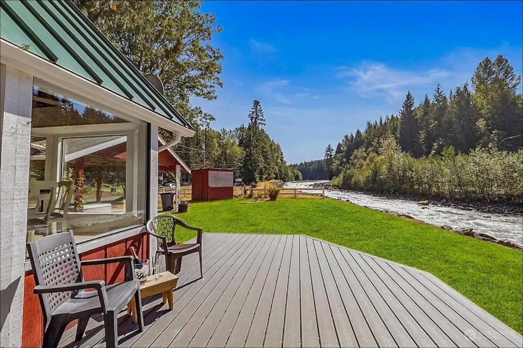 New: Steps From White River Near Mount Rainier National Park Greenwater Екстериор снимка